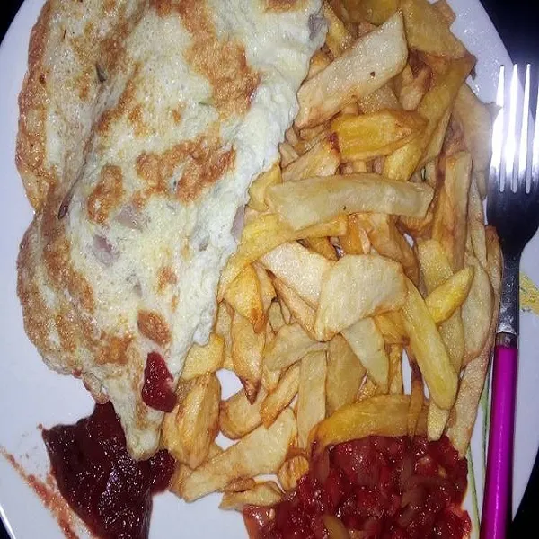 fried potato chips and egg